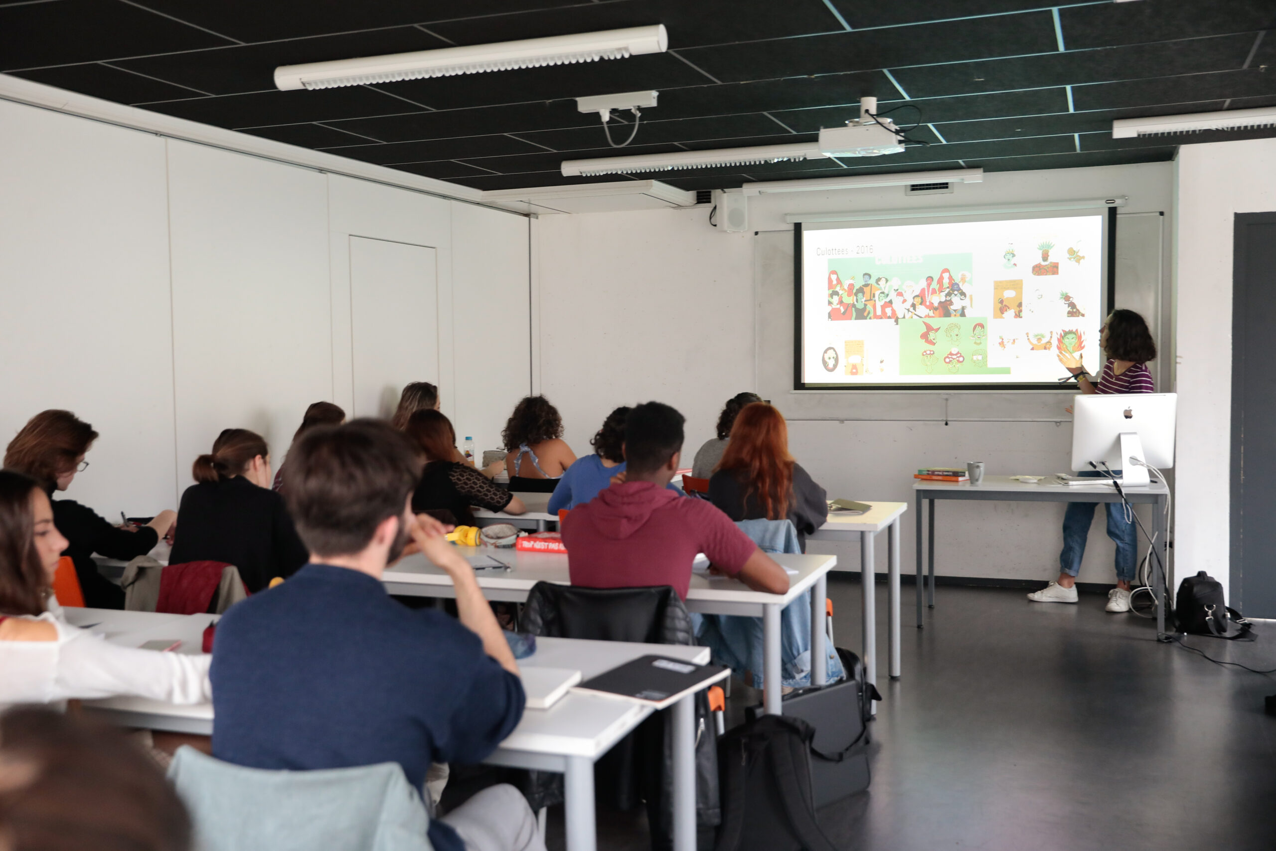 ESMA students following a group course with in-class projection