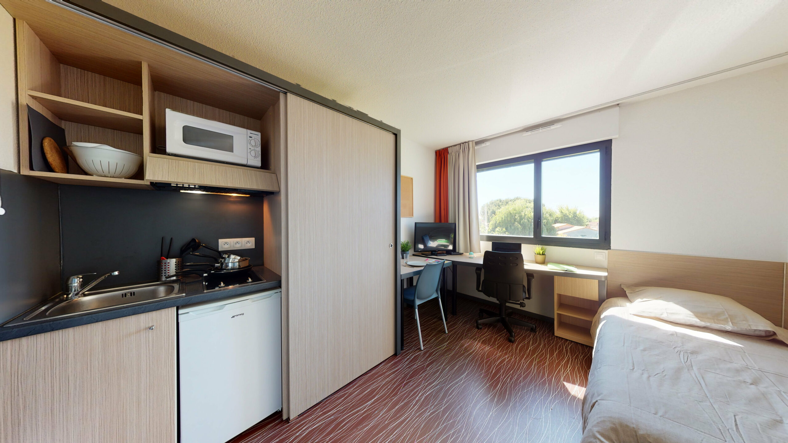 Furnished student studio with kitchenette, desk and bed - Résidence Artemisia Toulouse