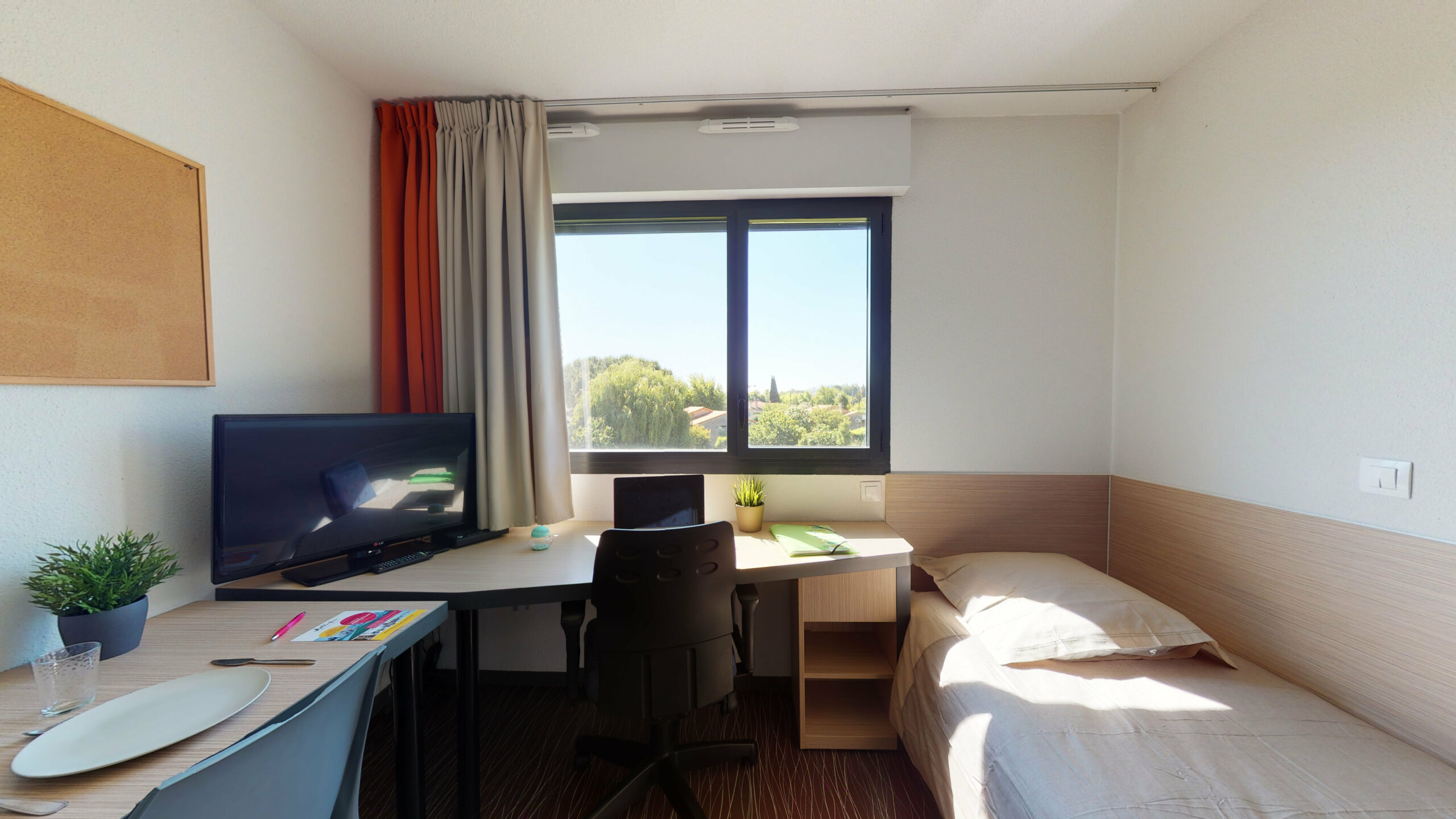 Night space and office area in a student studio in the Artemisia Toulouse residence