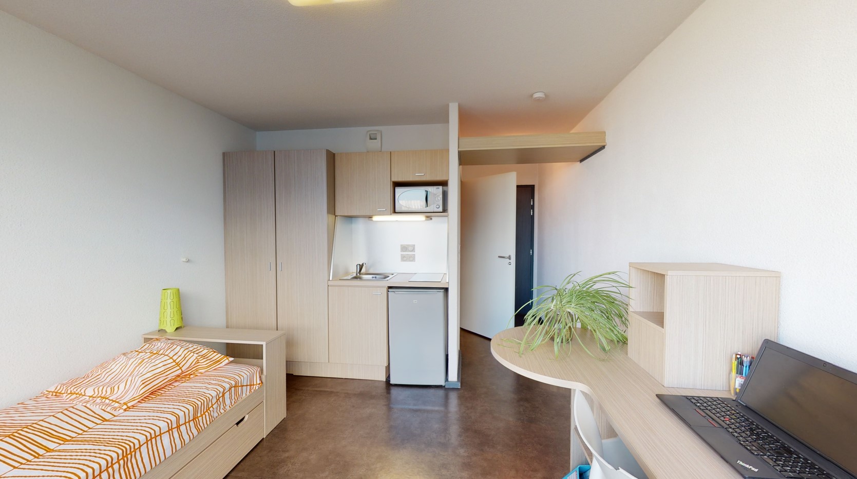 Furnished student flat in Nantes in the Artemisia residence with bed, desk and equipped kitchenette