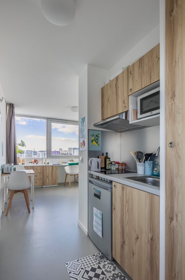 Fully-equipped kitchen in a student studio at the Artemisia residence in Rennes