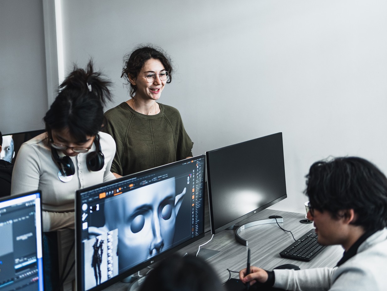 Étudiants en cours de 3D et modélisation numérique à l’ESMA