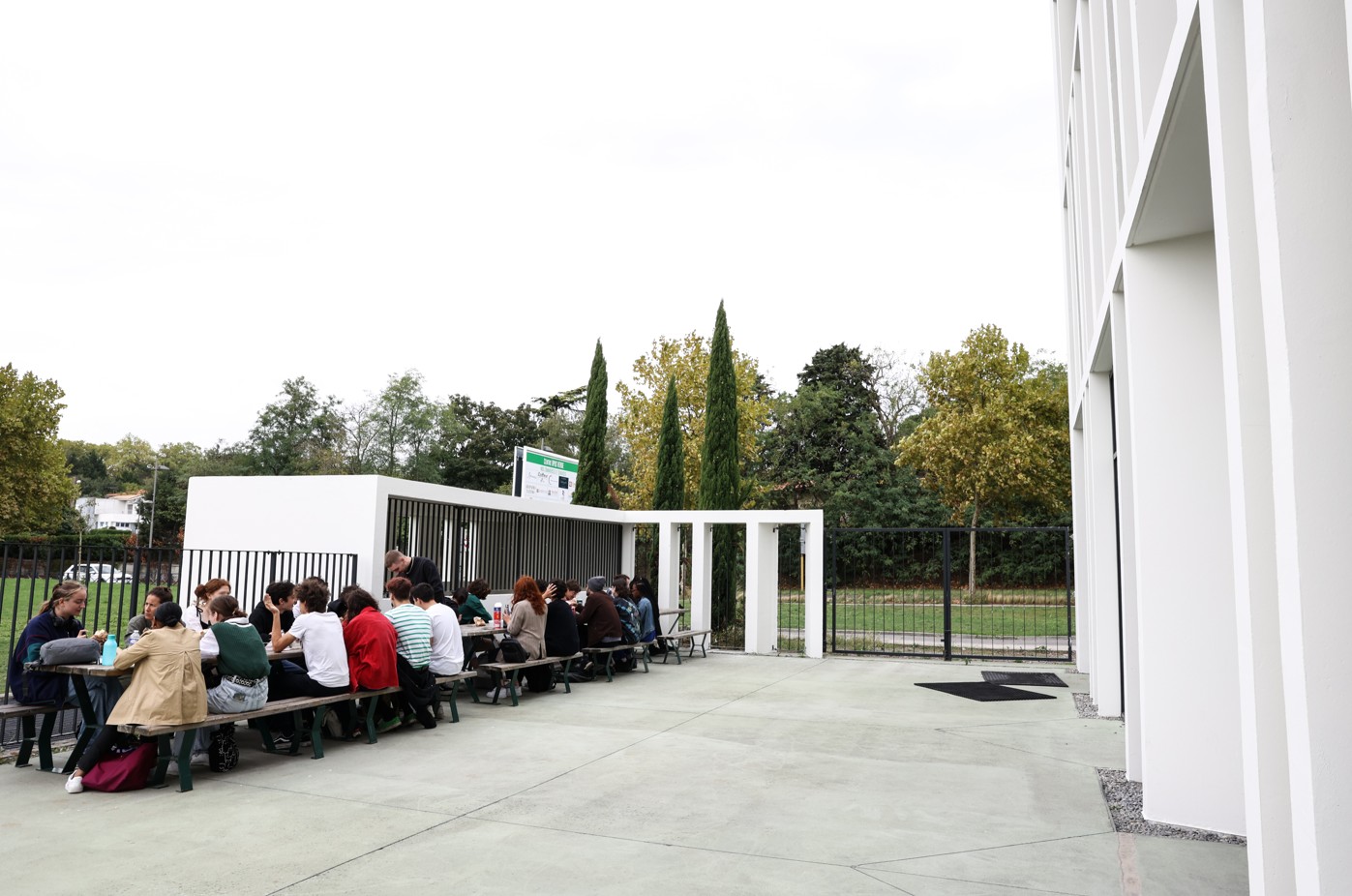 ESMA 3D students having lunch on the outdoor terrace of the Toulouse campus
